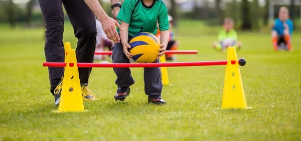 考虑下场欧冠关闭南看台，德雷森：放烟火的球迷需管理